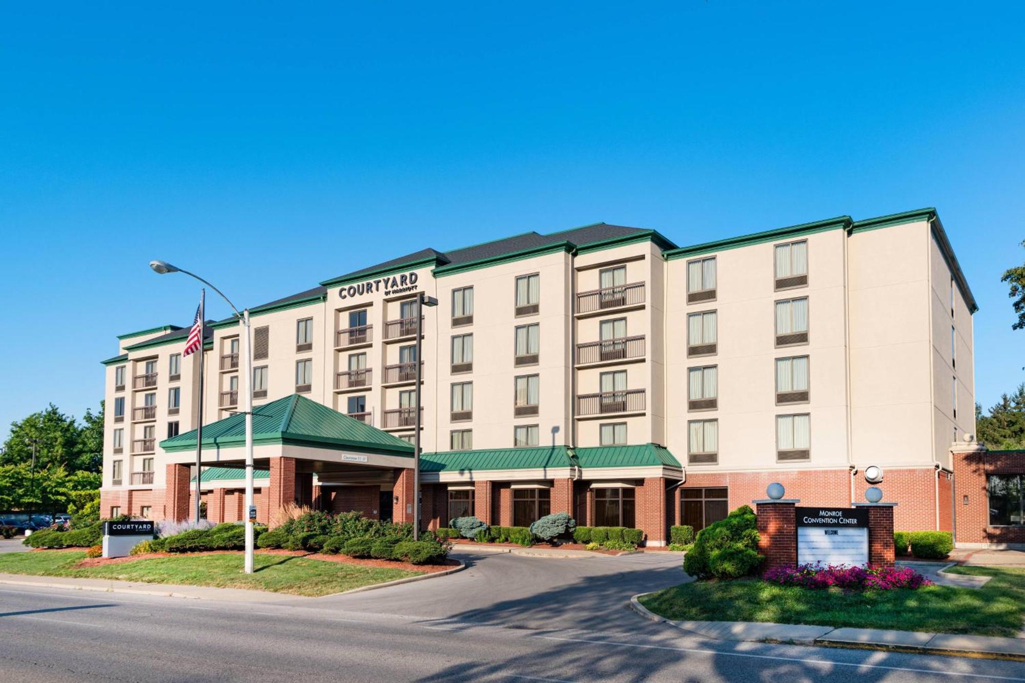 Hotel Courtyard By Marriott 3*
