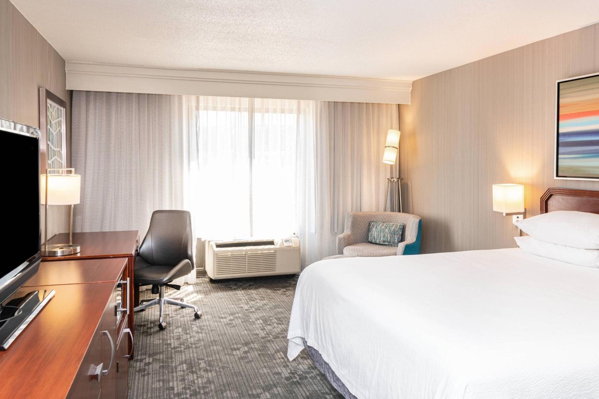 Courtyard By Marriott 3*