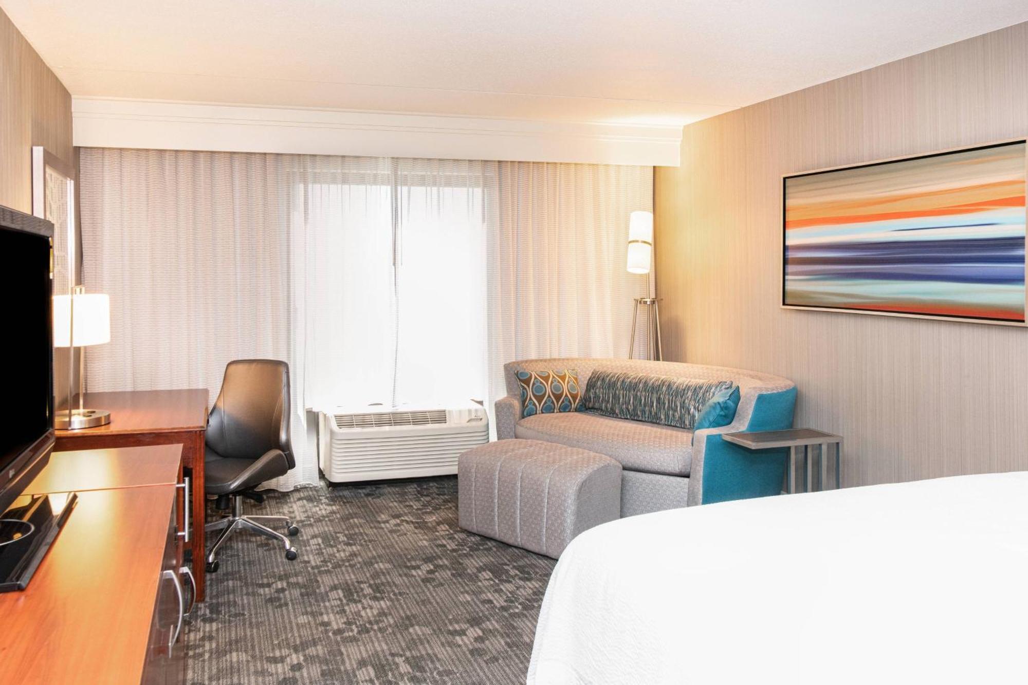 Courtyard By Marriott 3*